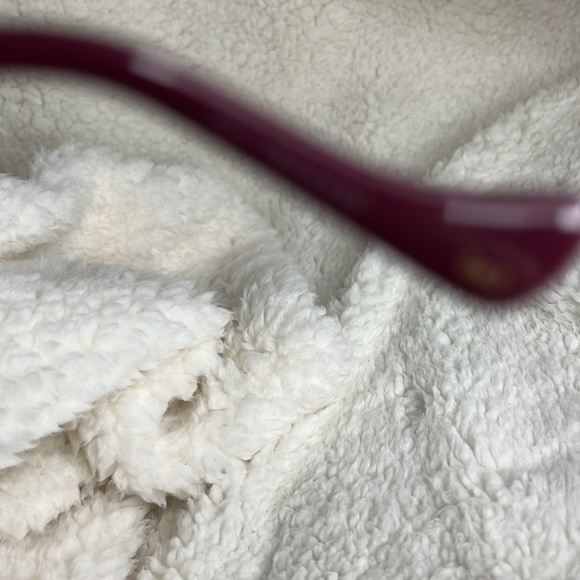 Authentic New Gucci sunglasses very gift able - Picture 5 of 10